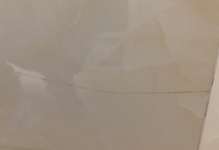 瓷磚開裂了怎么辦？瓷磚裂痕如何防治