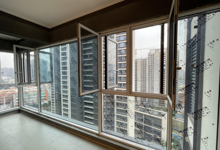 青島裝修，陽(yáng)臺(tái)封窗有哪些注意事項(xiàng)？