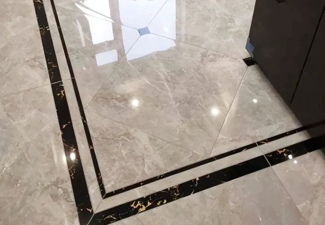 裝修大揭秘：瓷磚波打線為何失寵？?